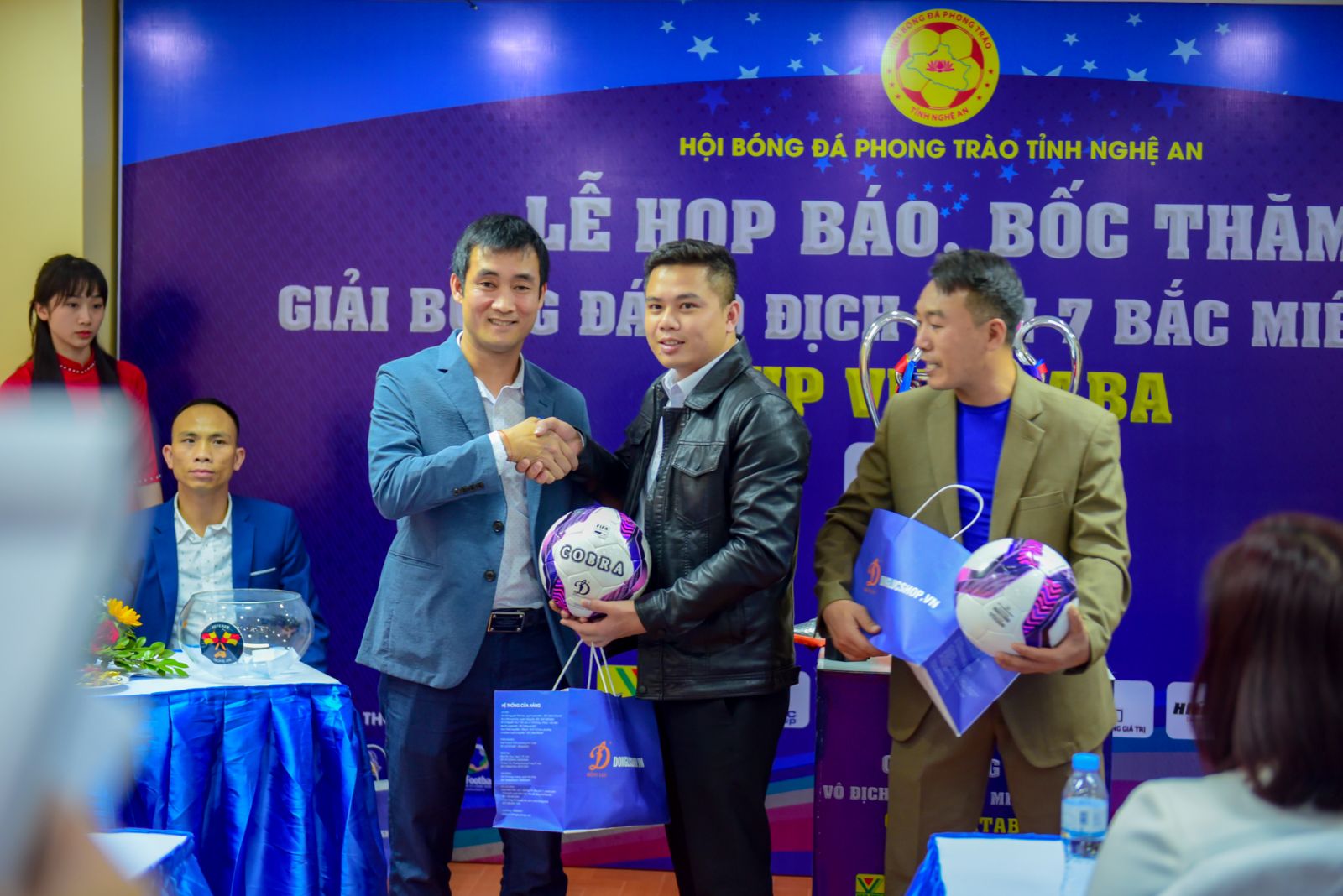 Lễ bốc thăm chia bảng Giải Bóng đá Vô địch sân 7 Bắc Miền Trung - Cup Vinataba năm 2021